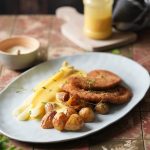 Spargel mit Kartoffeln, knusprigem Schnitzel & selbstgemachter Hollandaise