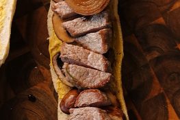 Steak-Sandwich mit Bürgermeisterstück von Château Boeuf