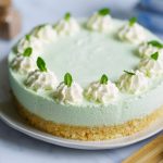 Philadelphia-Torte mit Waldmeistergeschmack: Der erfrischende Sommerkuchen ohne Backen