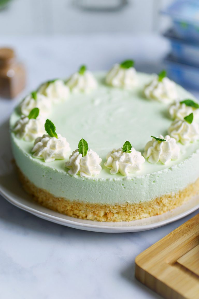 Philadelphia-Torte mit Waldmeistergeschmack: Der erfrischende Sommerkuchen ohne Backen