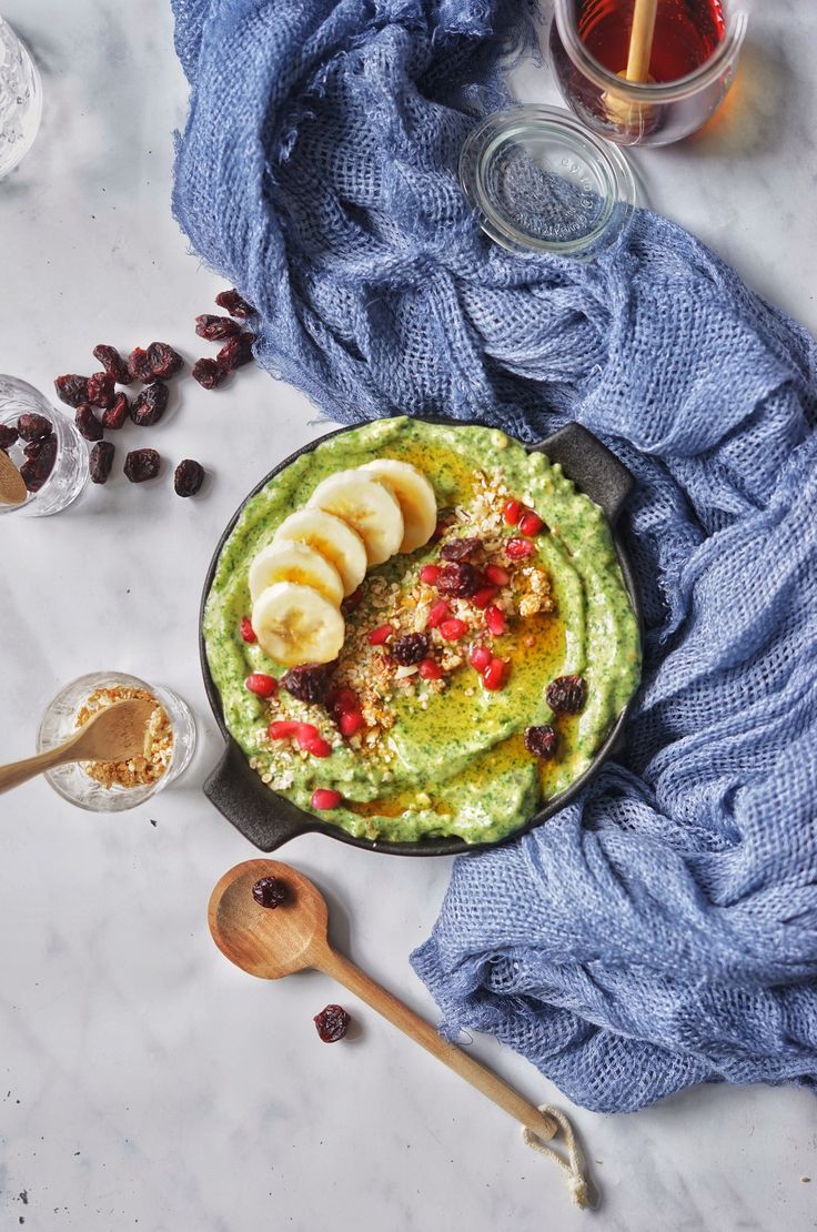 Grüne Smoothie-Bowl – gesundes Frühstück voller Vitamine