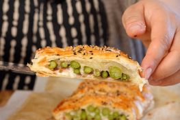 Spargelstrudel mit Blätterteig – einfaches & schnelles Rezept mit grünem Spargel