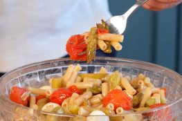 Spargel-Nudelsalat mit Mozzarella – Einfaches Frühlingsrezept mit grünem Spargel